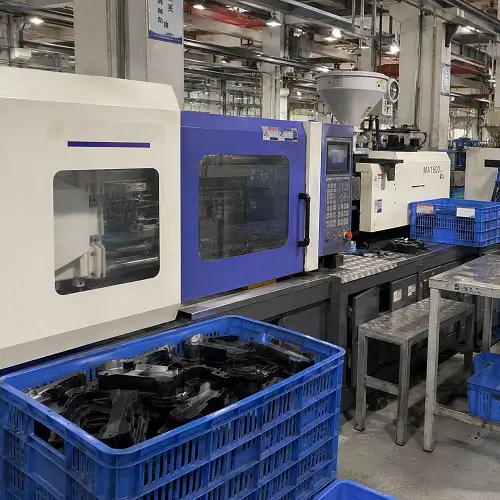 Injection molding machine producing plastic parts.