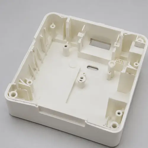Plastic housing with internal ribs